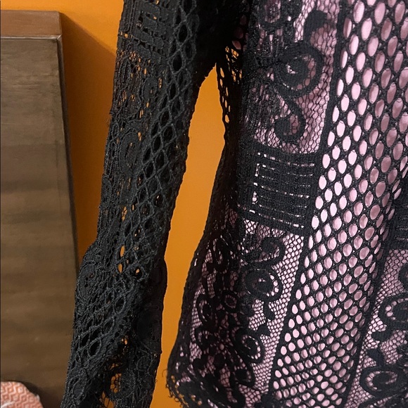 Nicole Miller Black Lace Top with Pink Underlay – Size L (Regular) - Picture 8 of 16
